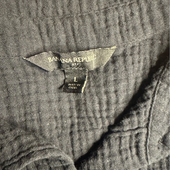 Banana Republic Black Button-Up Shirt - Picture 4 of 4